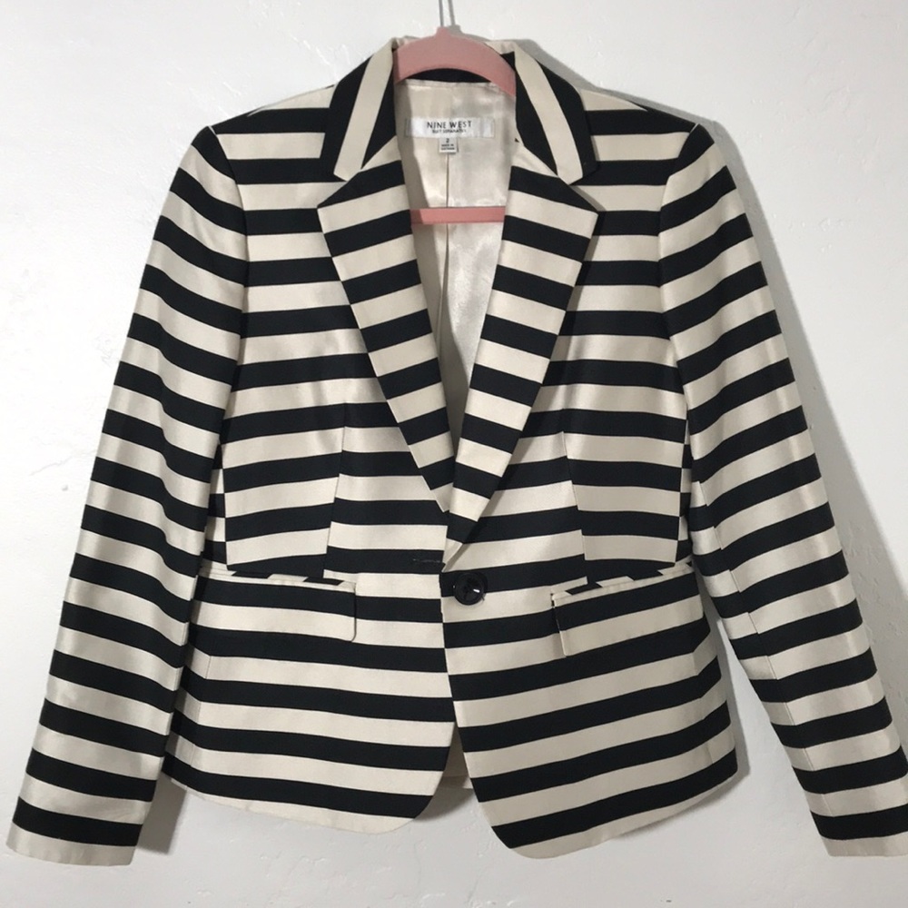 Gorgeous Nine West striped black white blazer